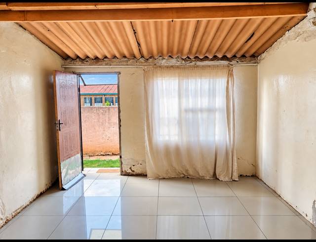 2 BEDROOM HOUSE FOR SALE IN SEBOKENG ZONE 12